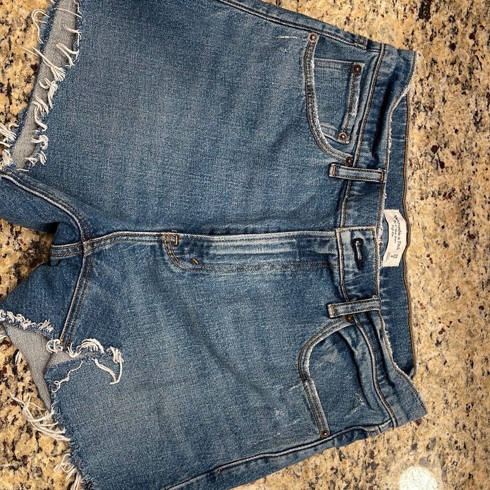 Abercrombie & Fitch “The 4” Mom Short”